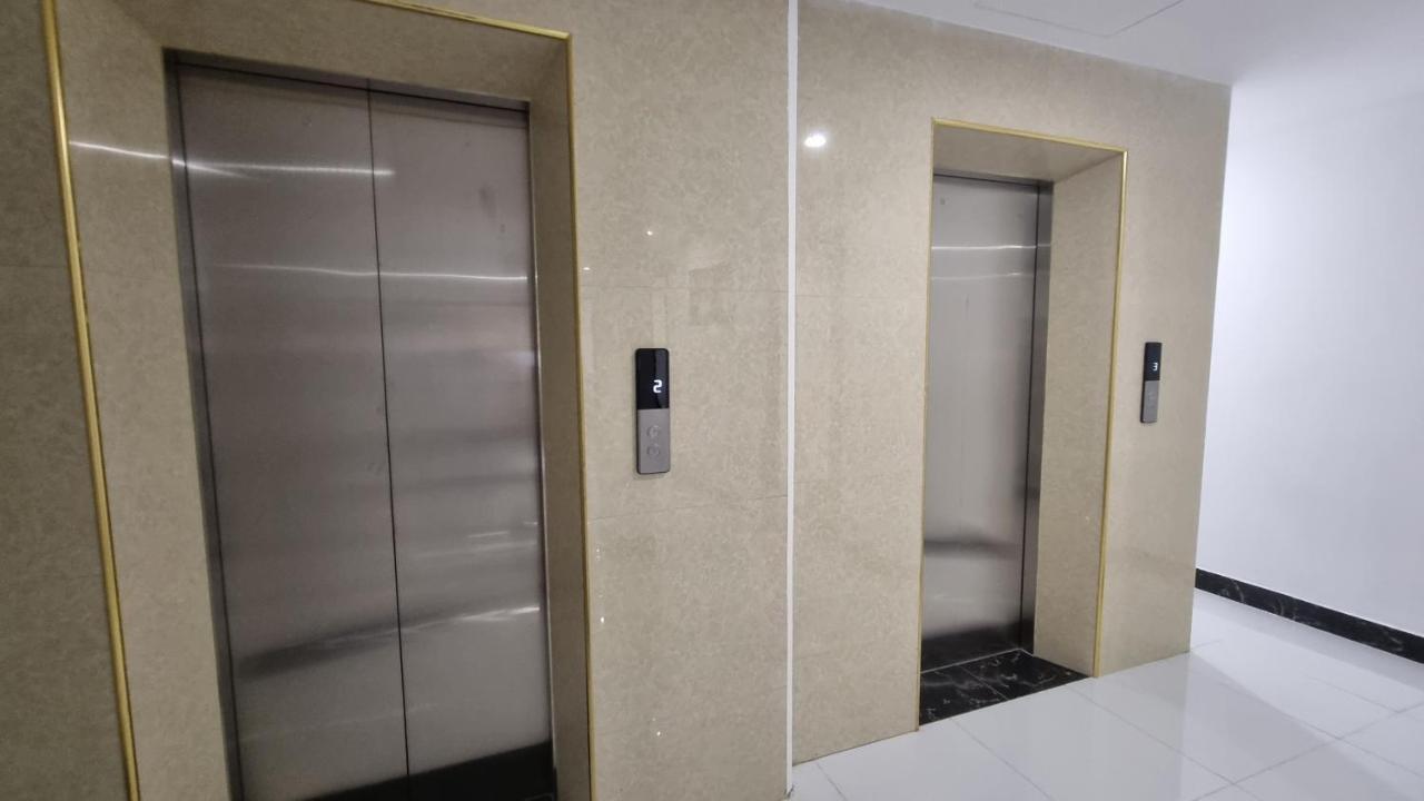 Era Apartment Khuc Thua Du Hanoi Exterior photo