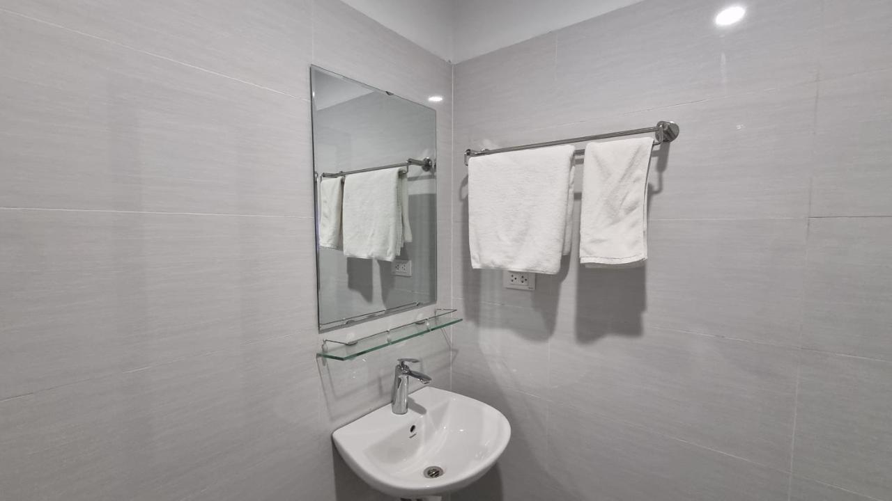 Era Apartment Khuc Thua Du Hanoi Exterior photo